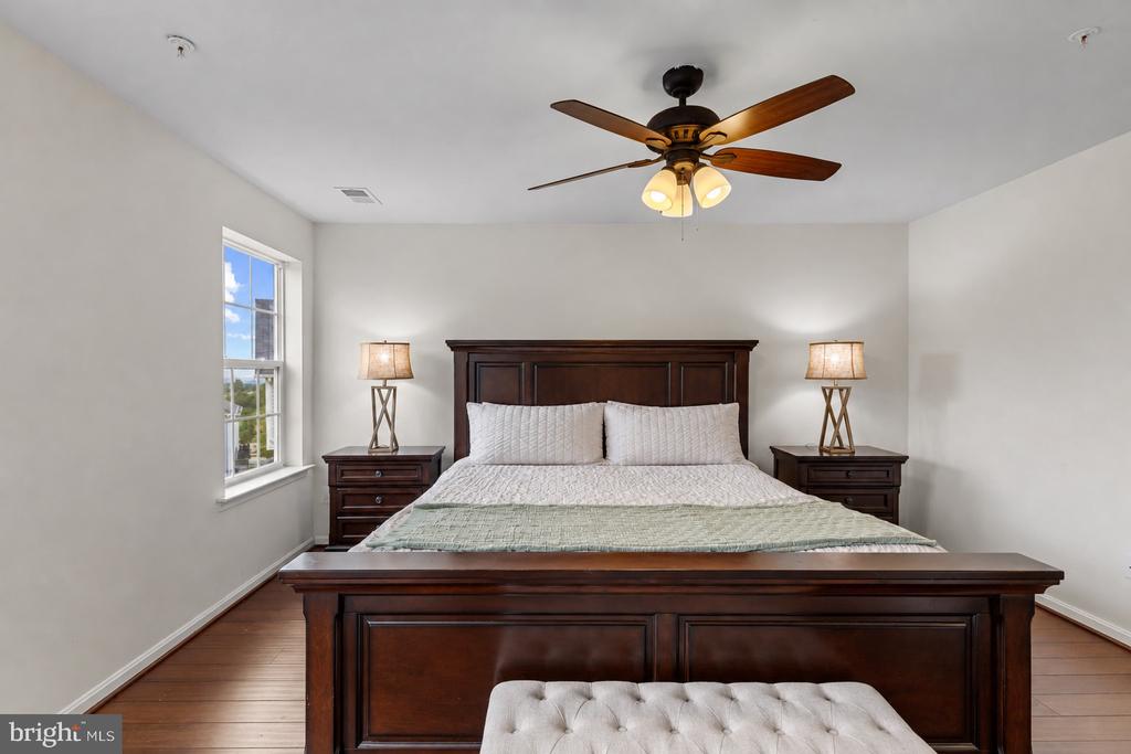4400 SCARLET OAK LANE