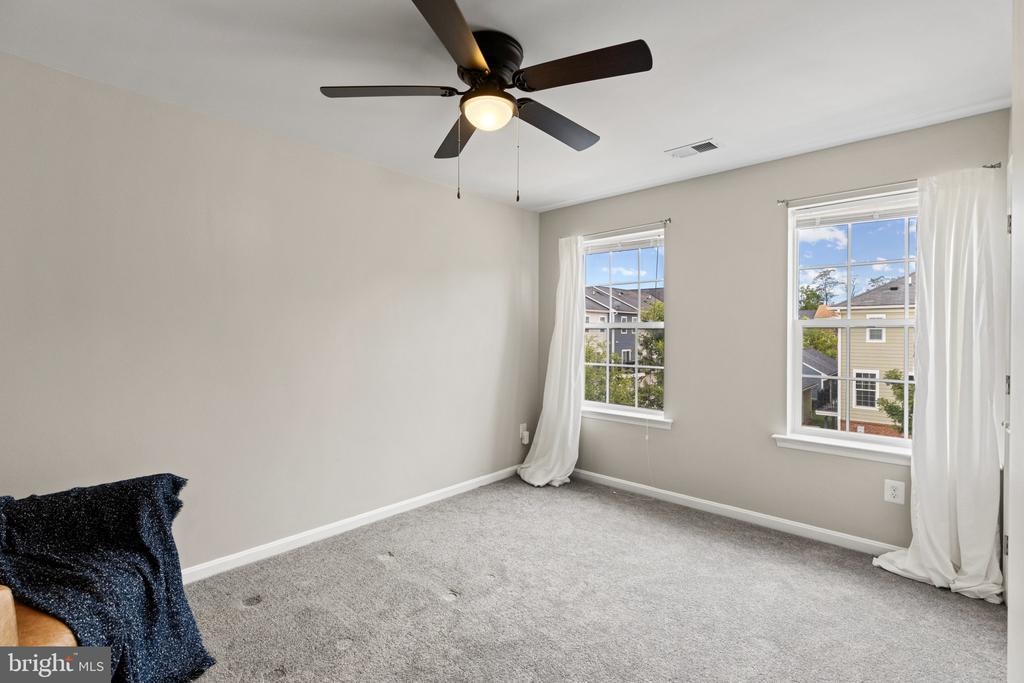 4400 SCARLET OAK LANE