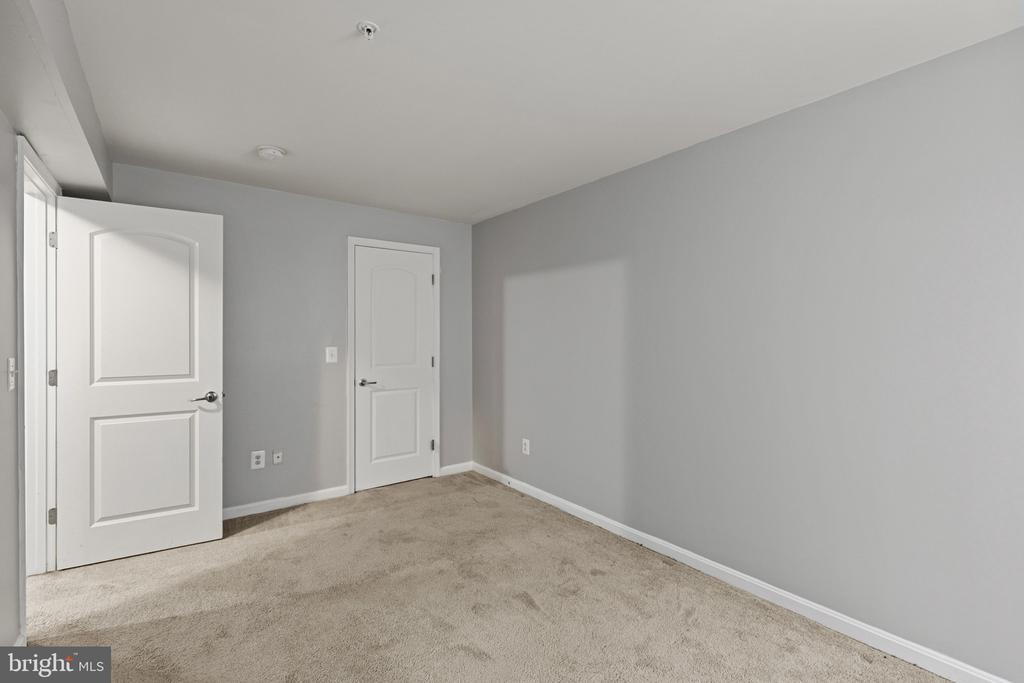 4400 SCARLET OAK LANE