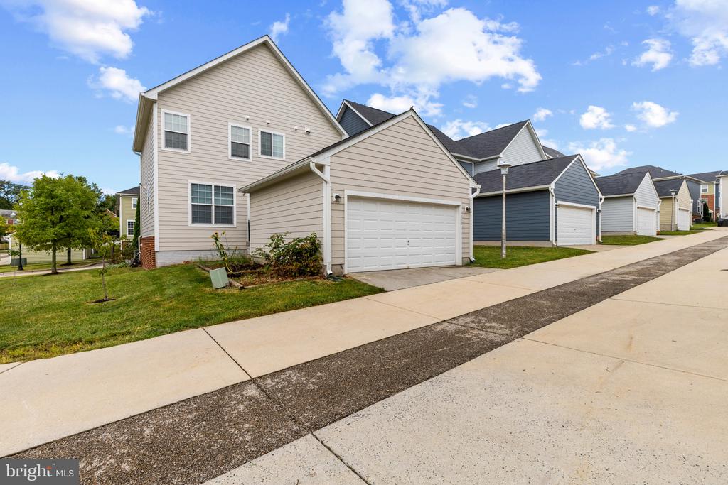 4400 SCARLET OAK LANE
