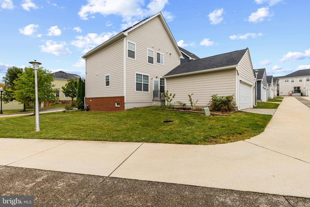 4400 SCARLET OAK LANE
