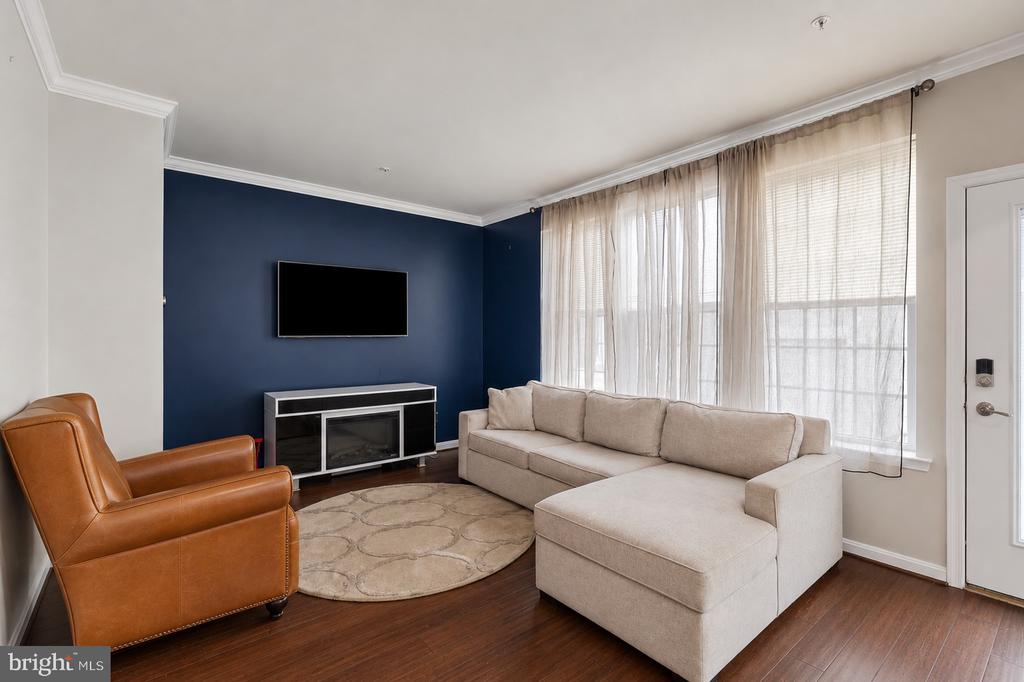 4400 SCARLET OAK LANE