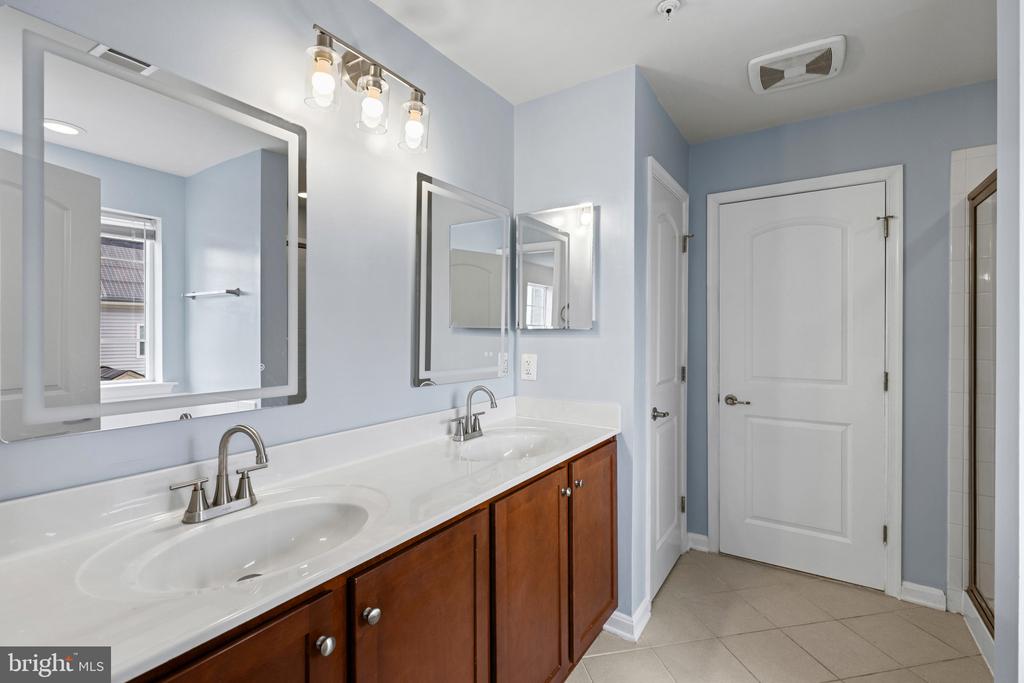 4400 SCARLET OAK LANE