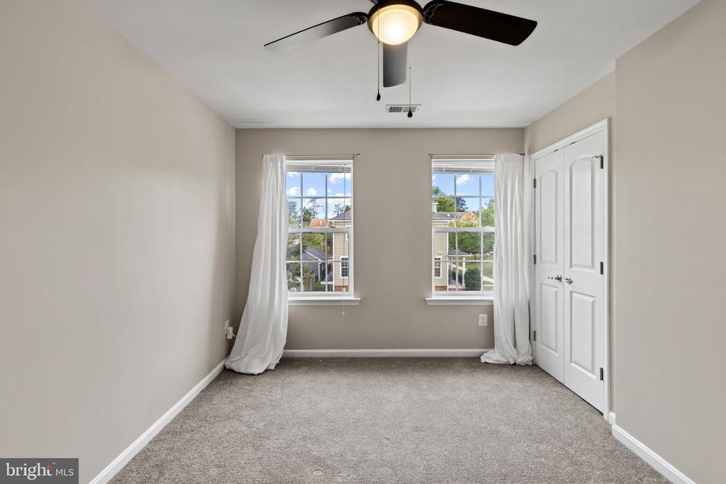 4400 SCARLET OAK LANE