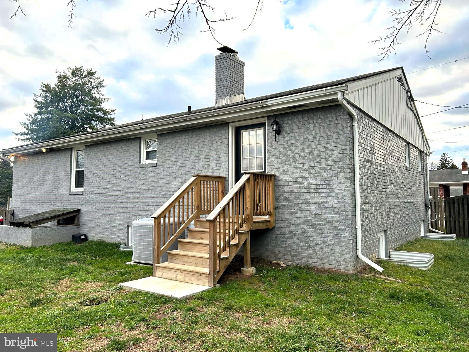 306 Severn Ave