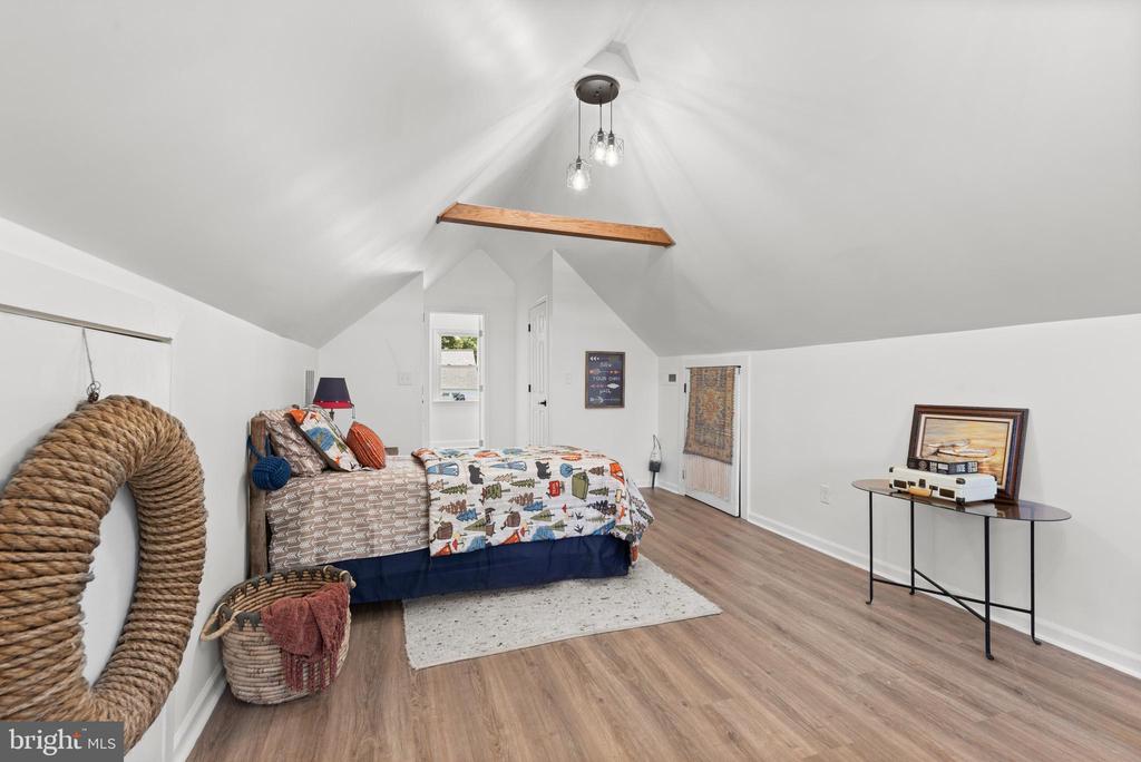 6424 Gilmore