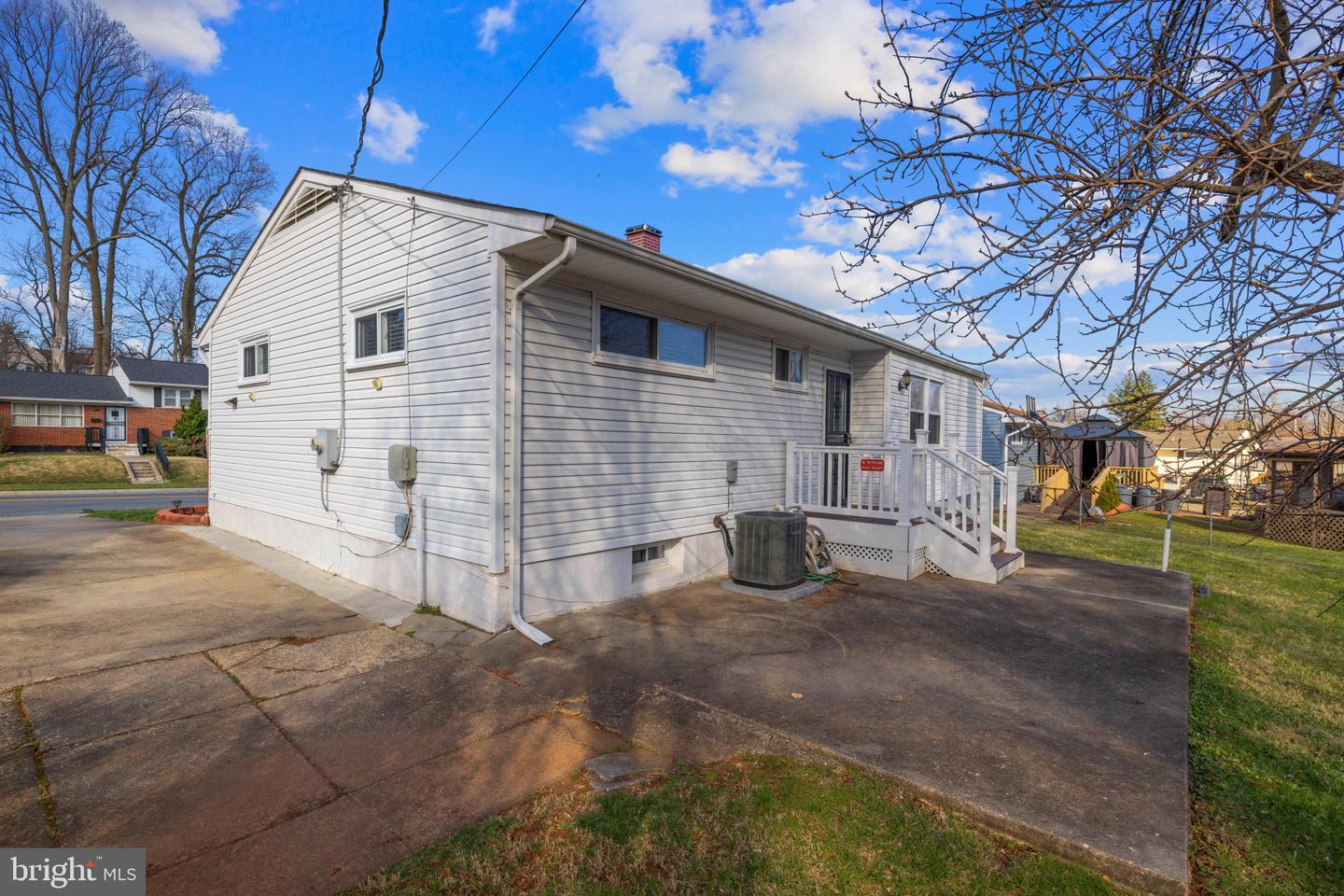 3709 Courtleigh Dr