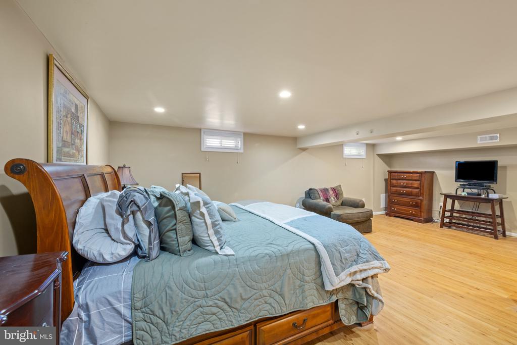 3709 Courtleigh Dr