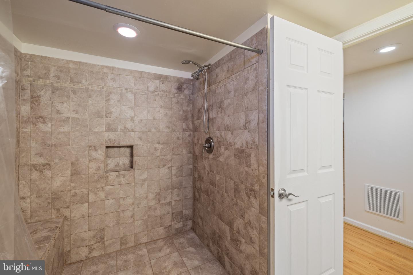 3709 Courtleigh Dr