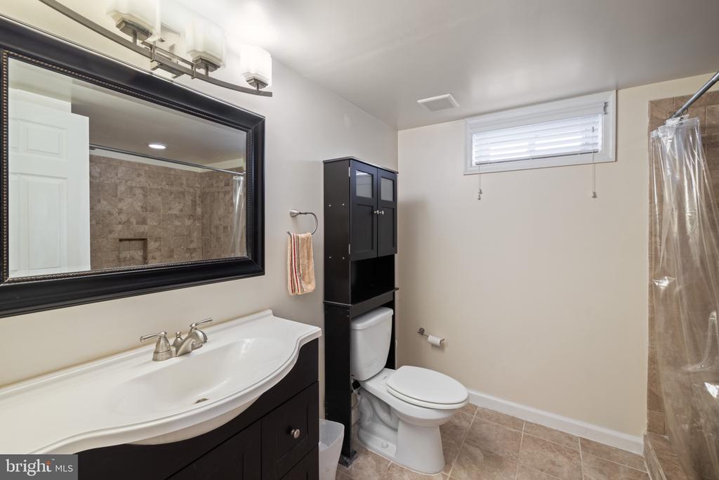 3709 Courtleigh Dr