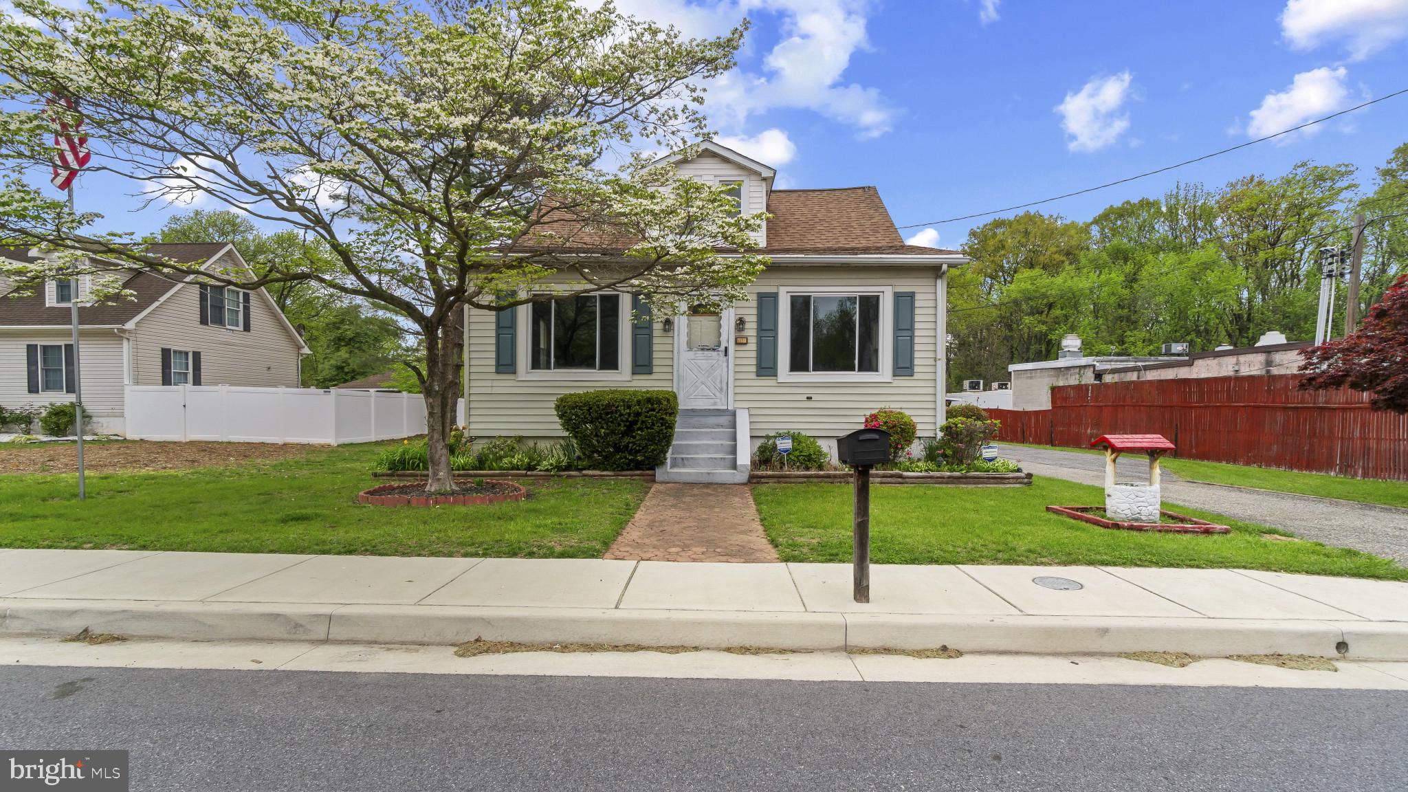 1216 E Homberg Ave