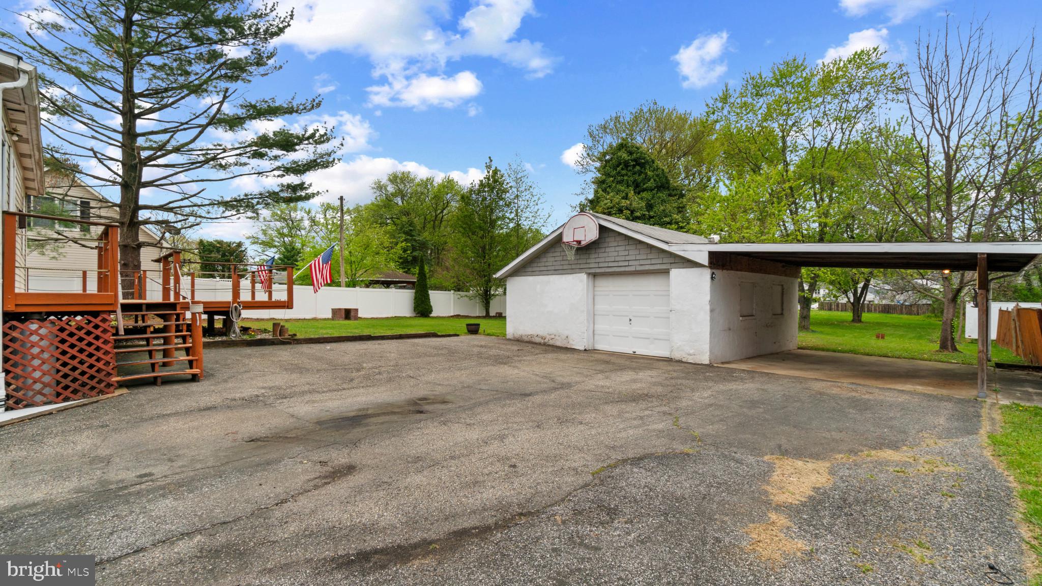 1216 E Homberg Ave