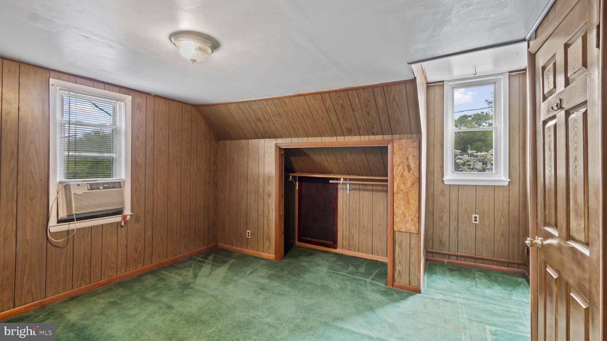 1216 E Homberg Ave