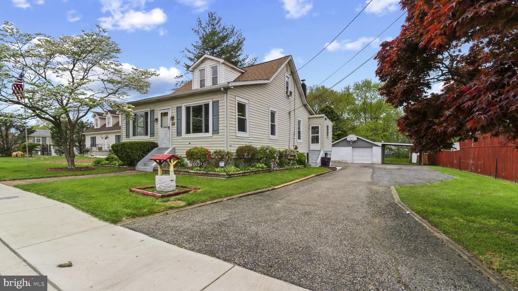 1216 E Homberg Ave