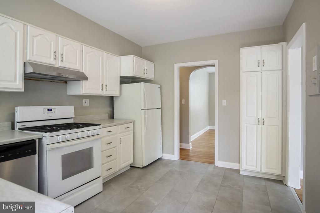 608 Farmhurst