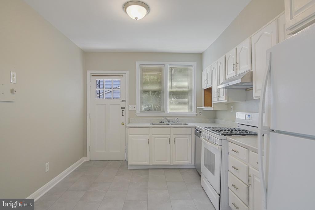 608 Farmhurst