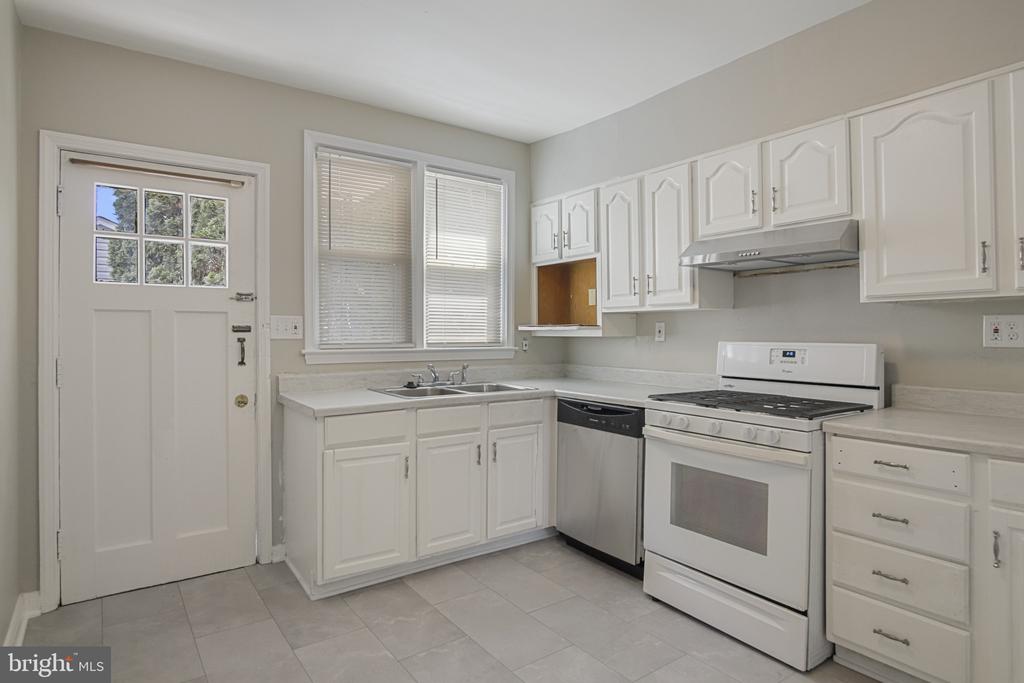 608 Farmhurst