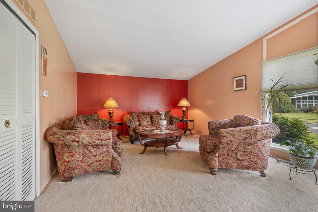 615 Kahn Dr