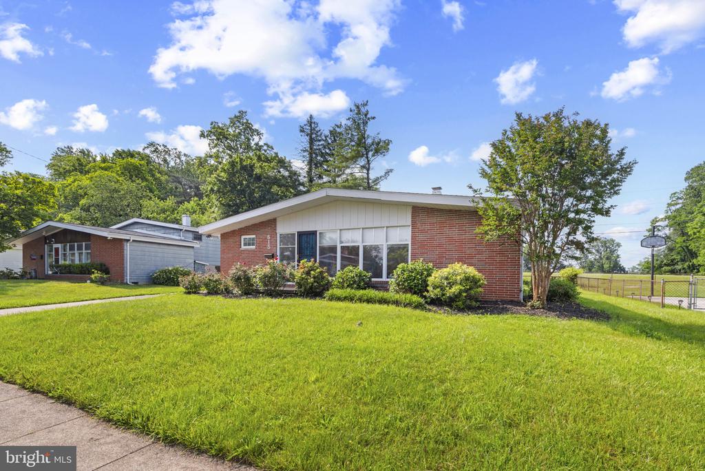 615 Kahn Dr