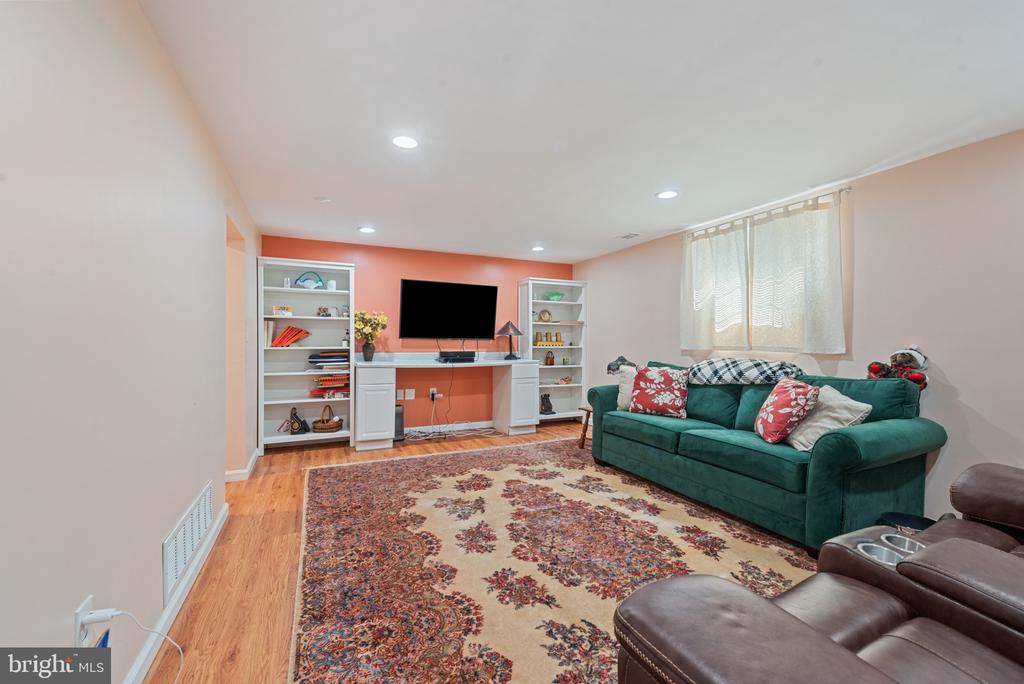 615 Kahn Dr
