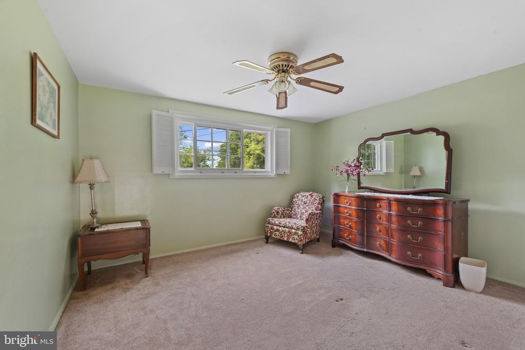615 Kahn Dr