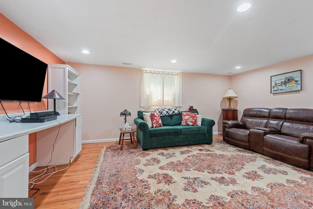 615 Kahn Dr