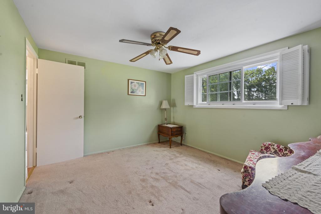 615 Kahn Dr