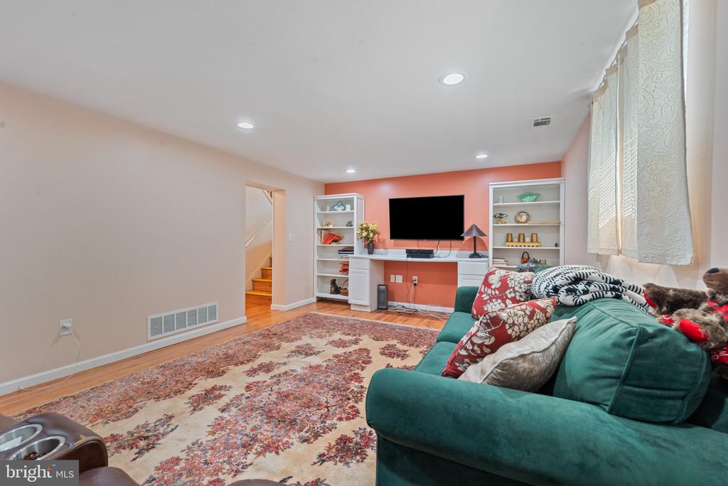 615 Kahn Dr