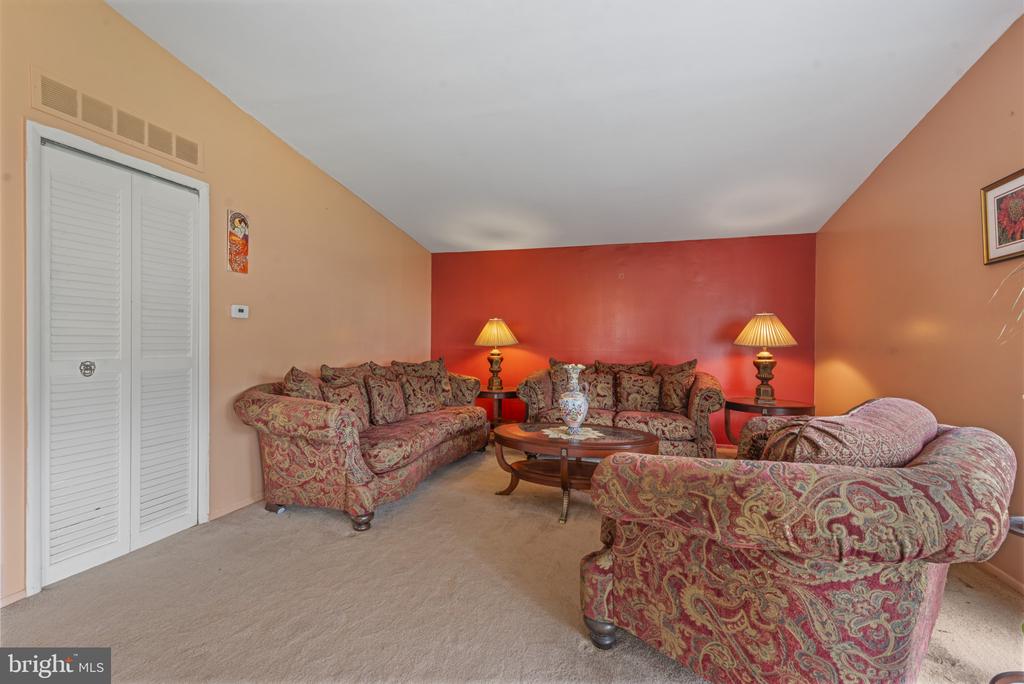 615 Kahn Dr