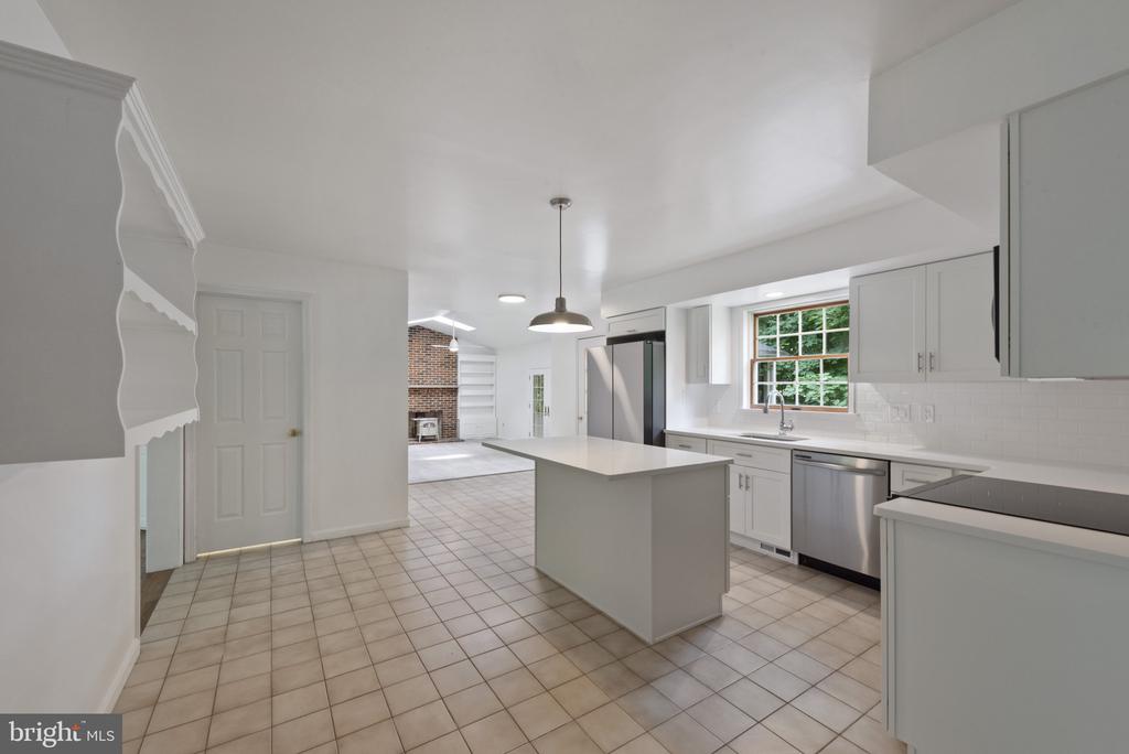 6 Constantine Dr