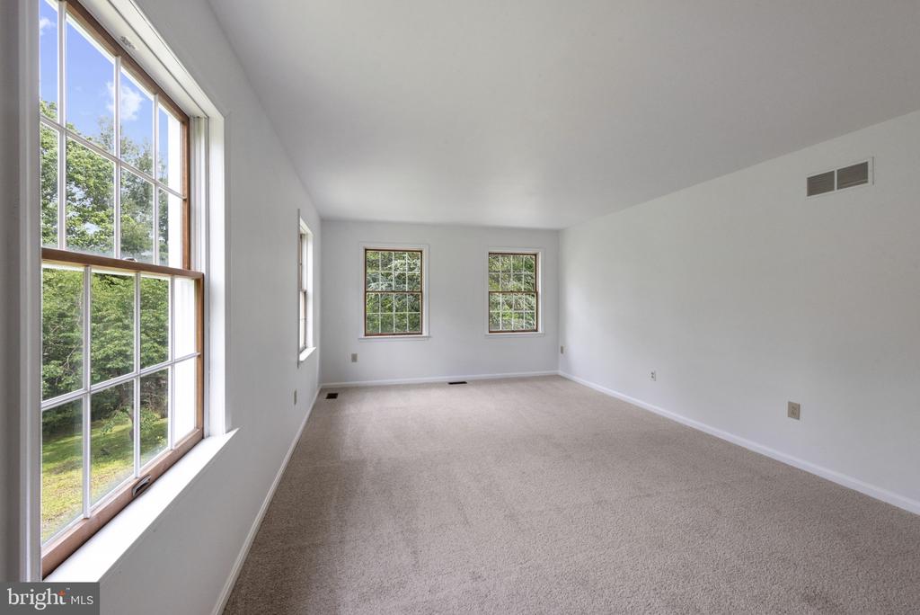 6 Constantine Dr