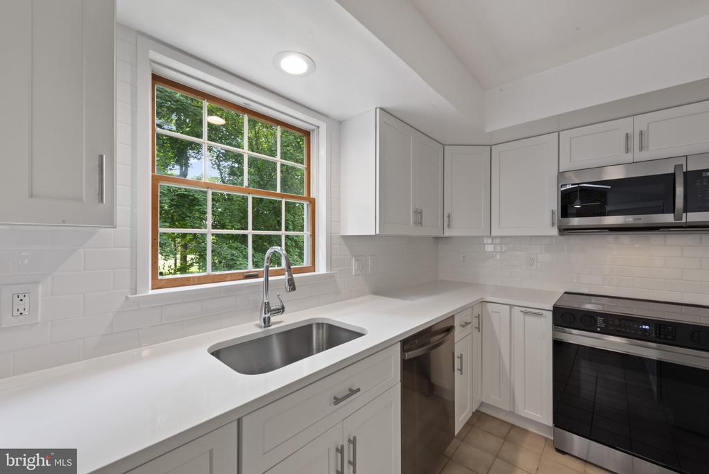 6 Constantine Dr