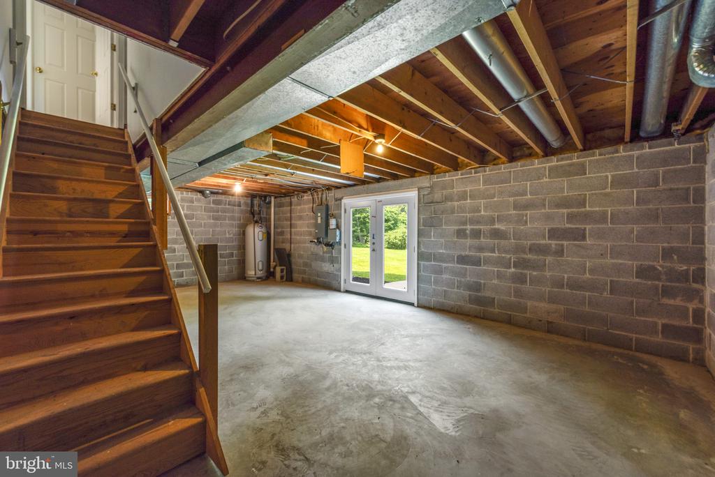 6 Constantine Dr
