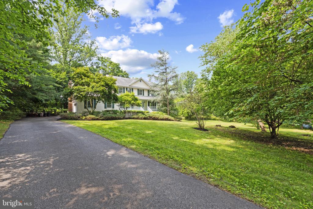 6 Constantine Dr