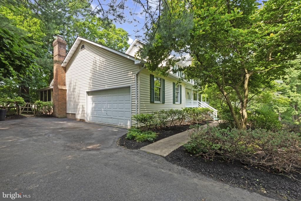 6 Constantine Dr