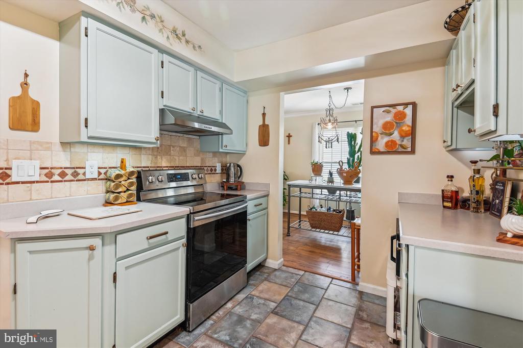 7138 Olivia Rd