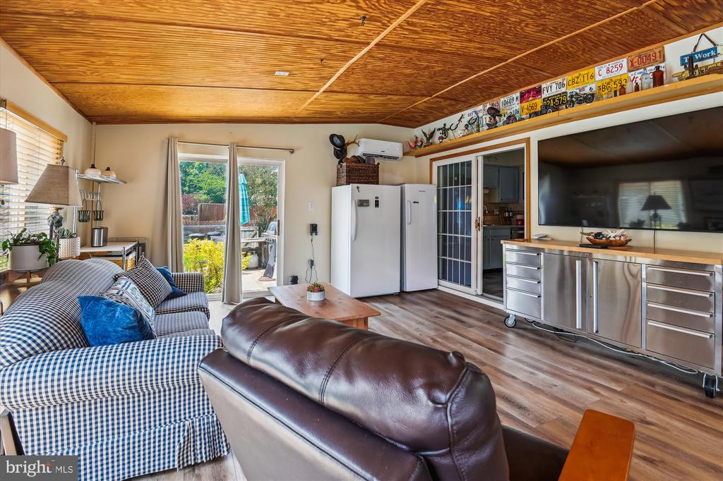 7138 Olivia Rd