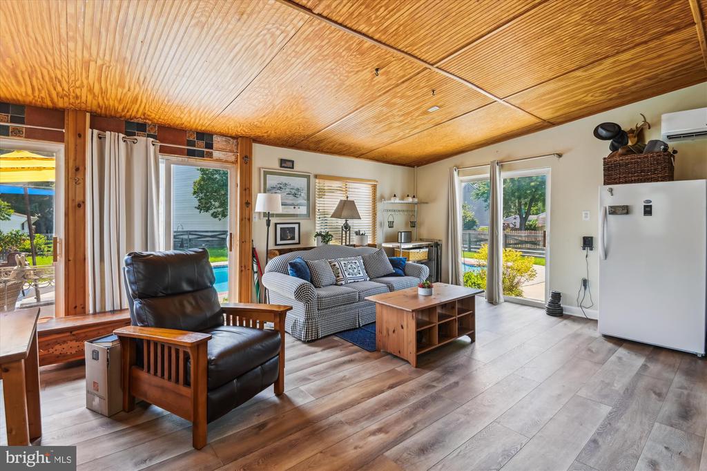 7138 Olivia Rd