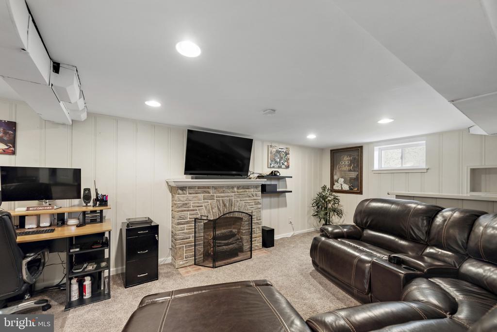 2619 Poplar Dr