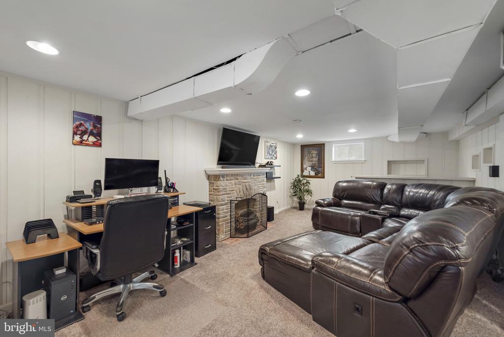 2619 Poplar Dr