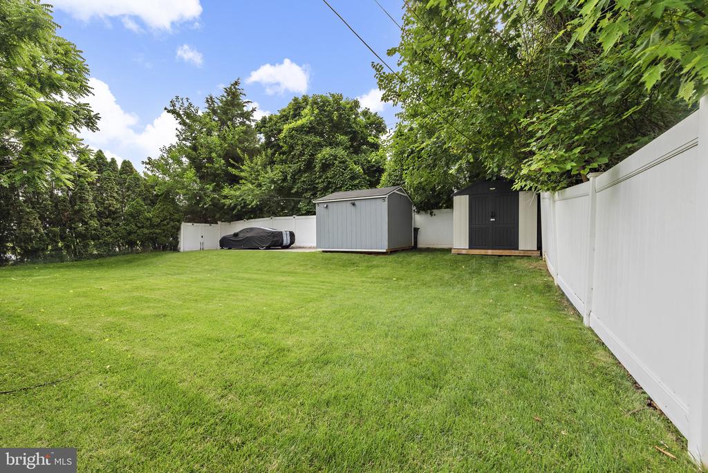 2619 Poplar Dr