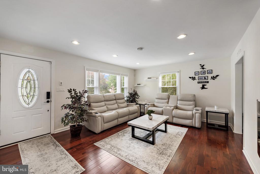 2619 Poplar Dr