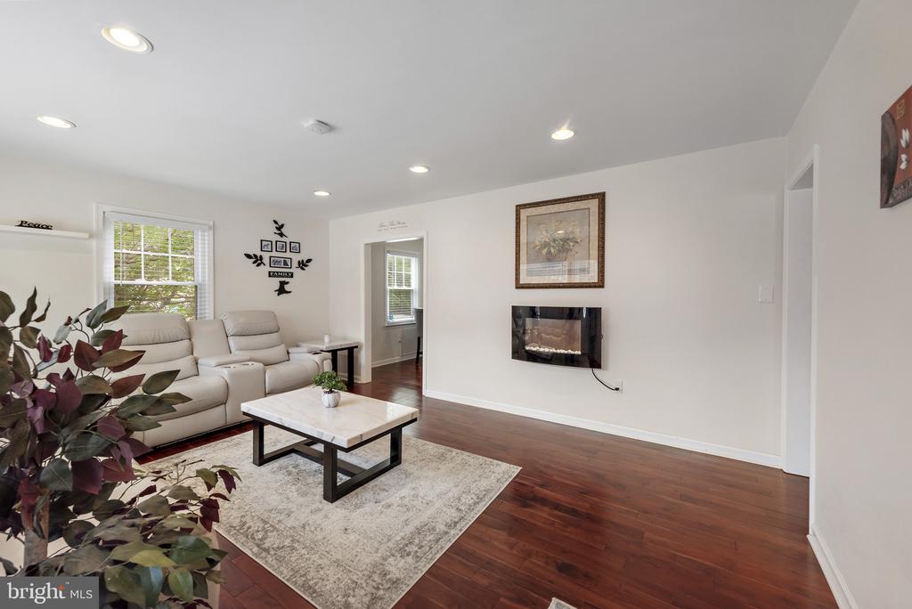 2619 Poplar Dr