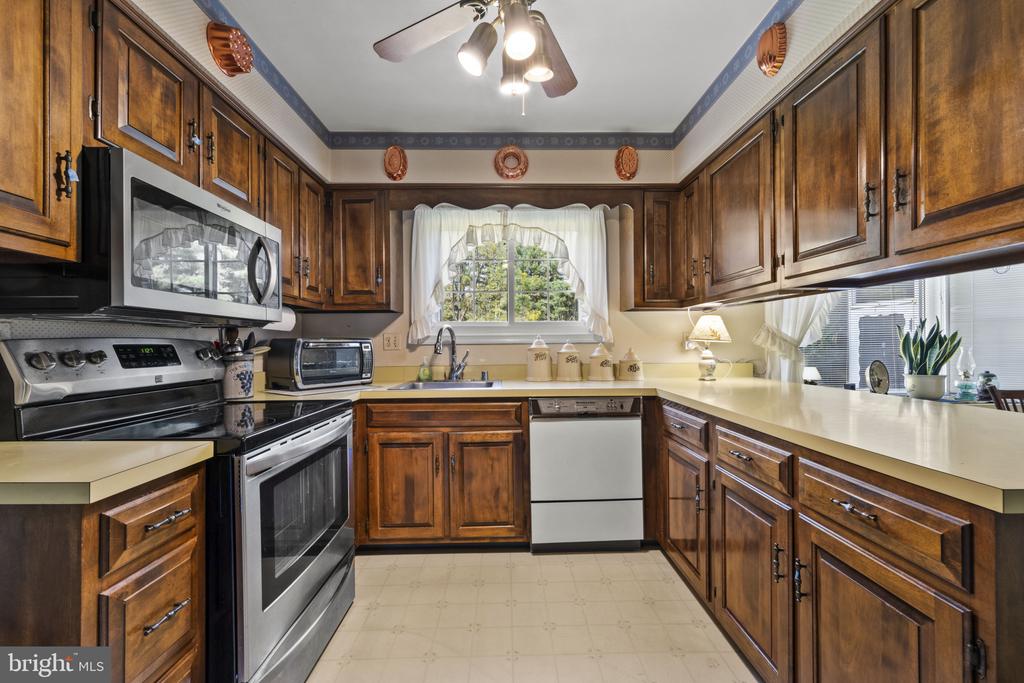 4 PHEASANT WOOD COURT
