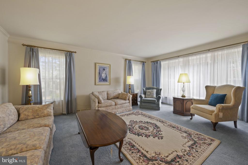 4 PHEASANT WOOD COURT