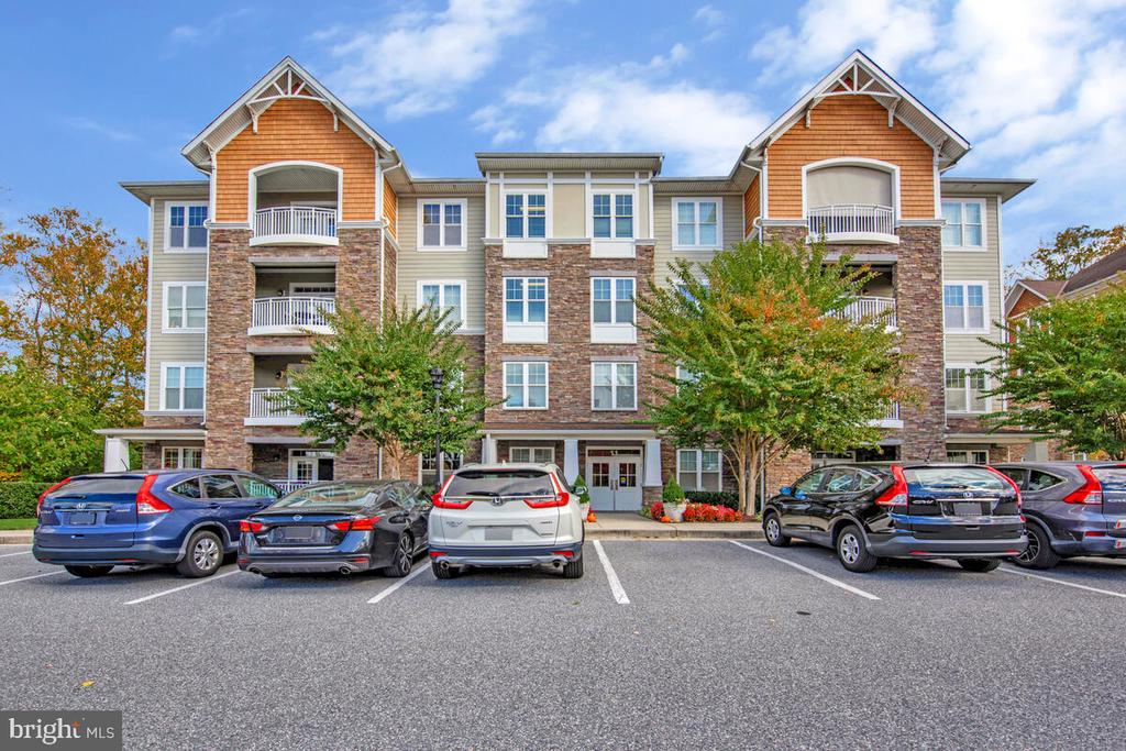 11 CLAY LODGE LANE 204