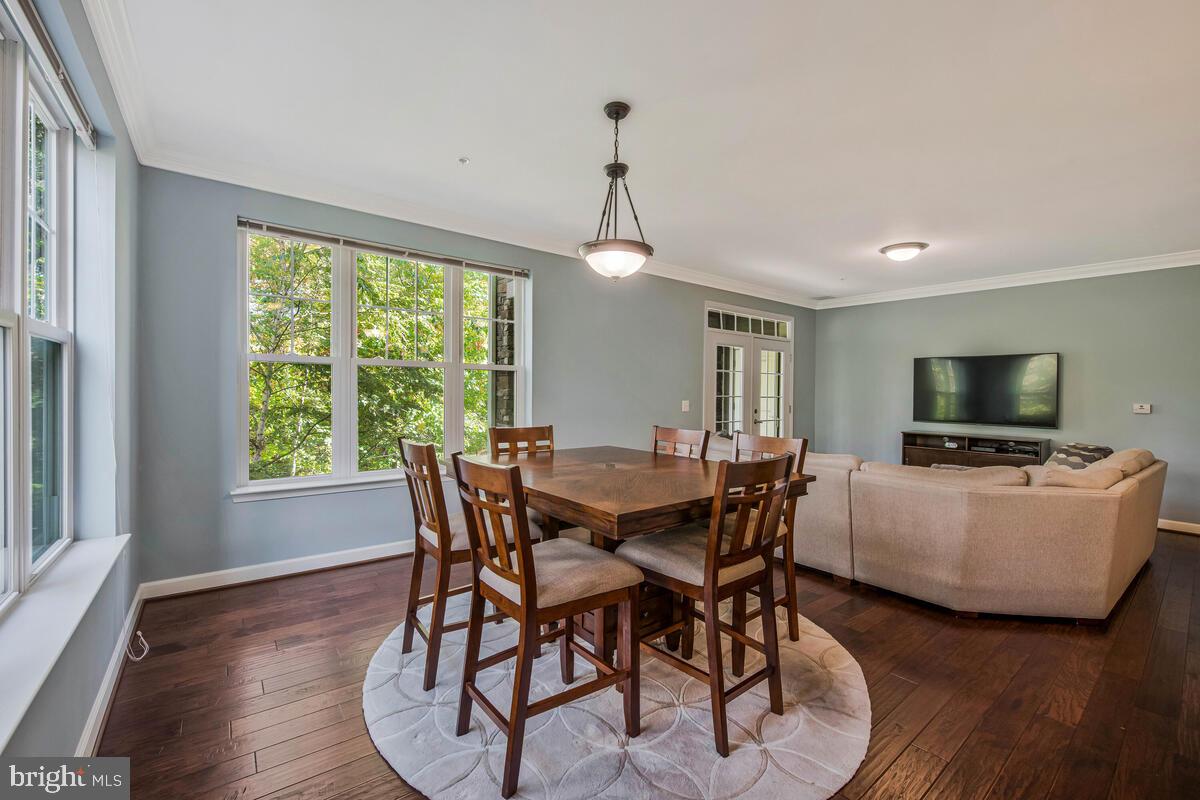 11 CLAY LODGE LANE 204