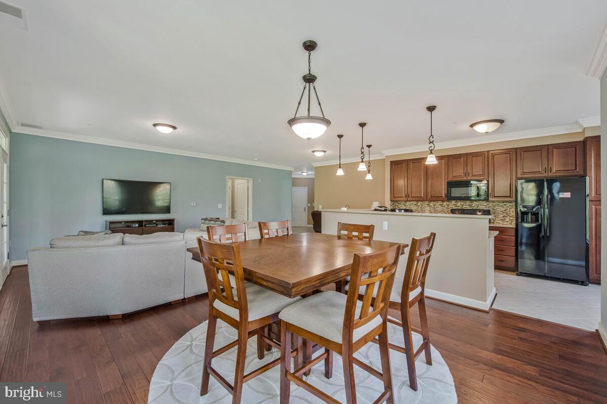 11 CLAY LODGE LANE 204