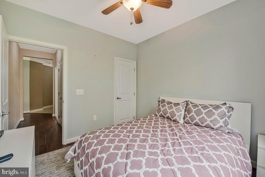 11 CLAY LODGE LANE 204