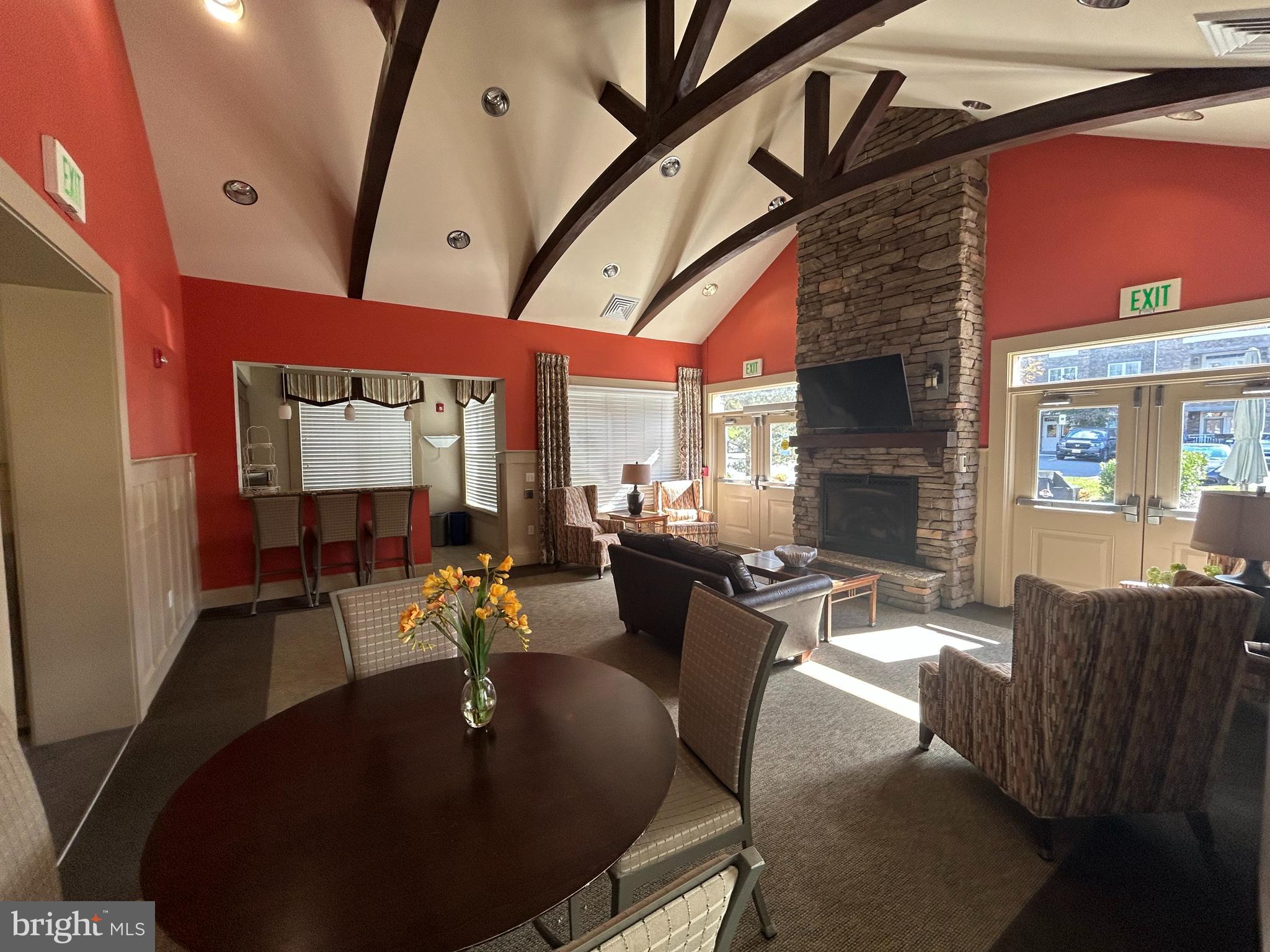 11 CLAY LODGE LANE 204